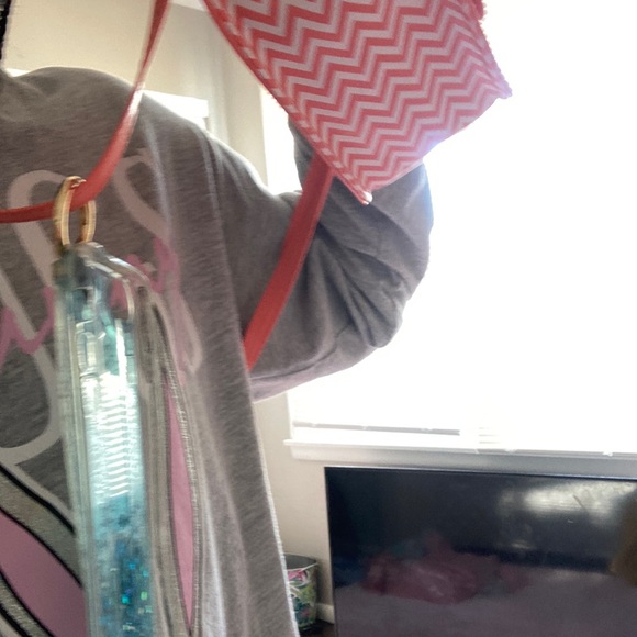 It has many features - Picture 3 of 3